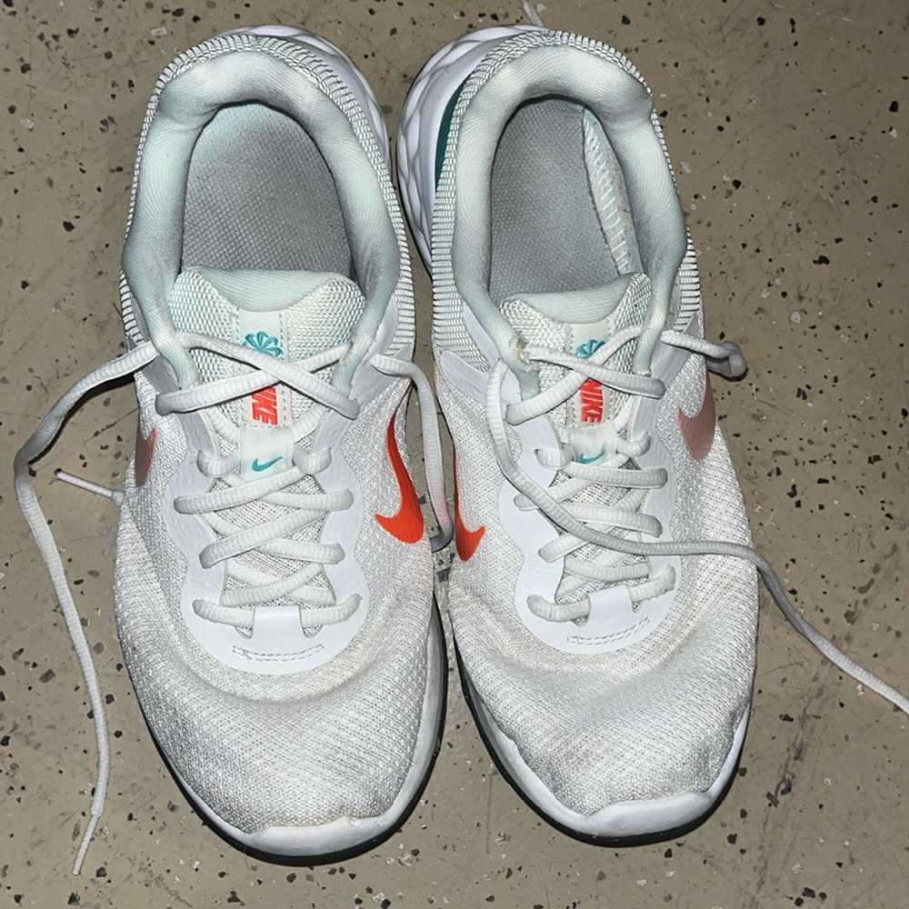 nike women's sneakers